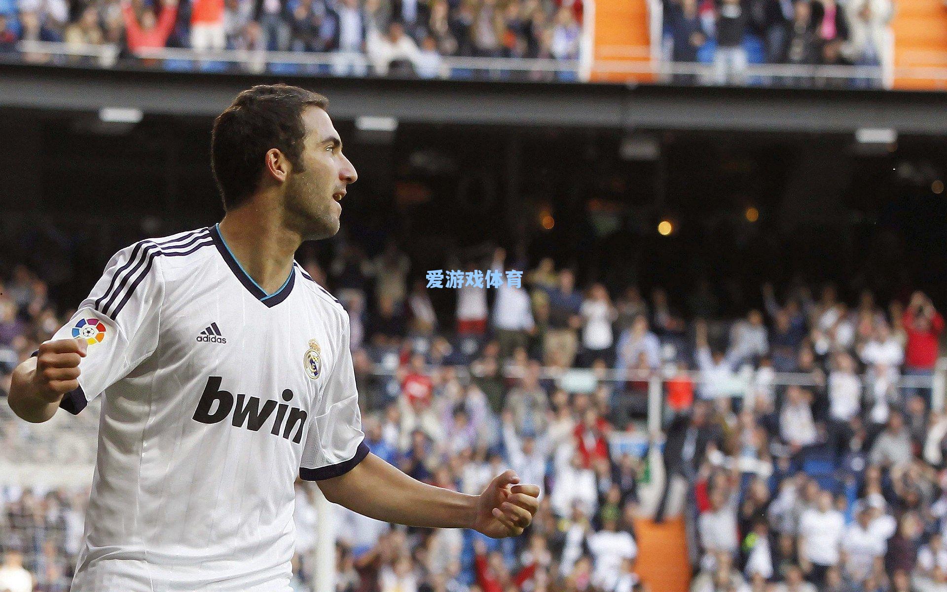 迪马济奥独家，AC米兰加速引进德温特，锁定后防新核心替代佳夫