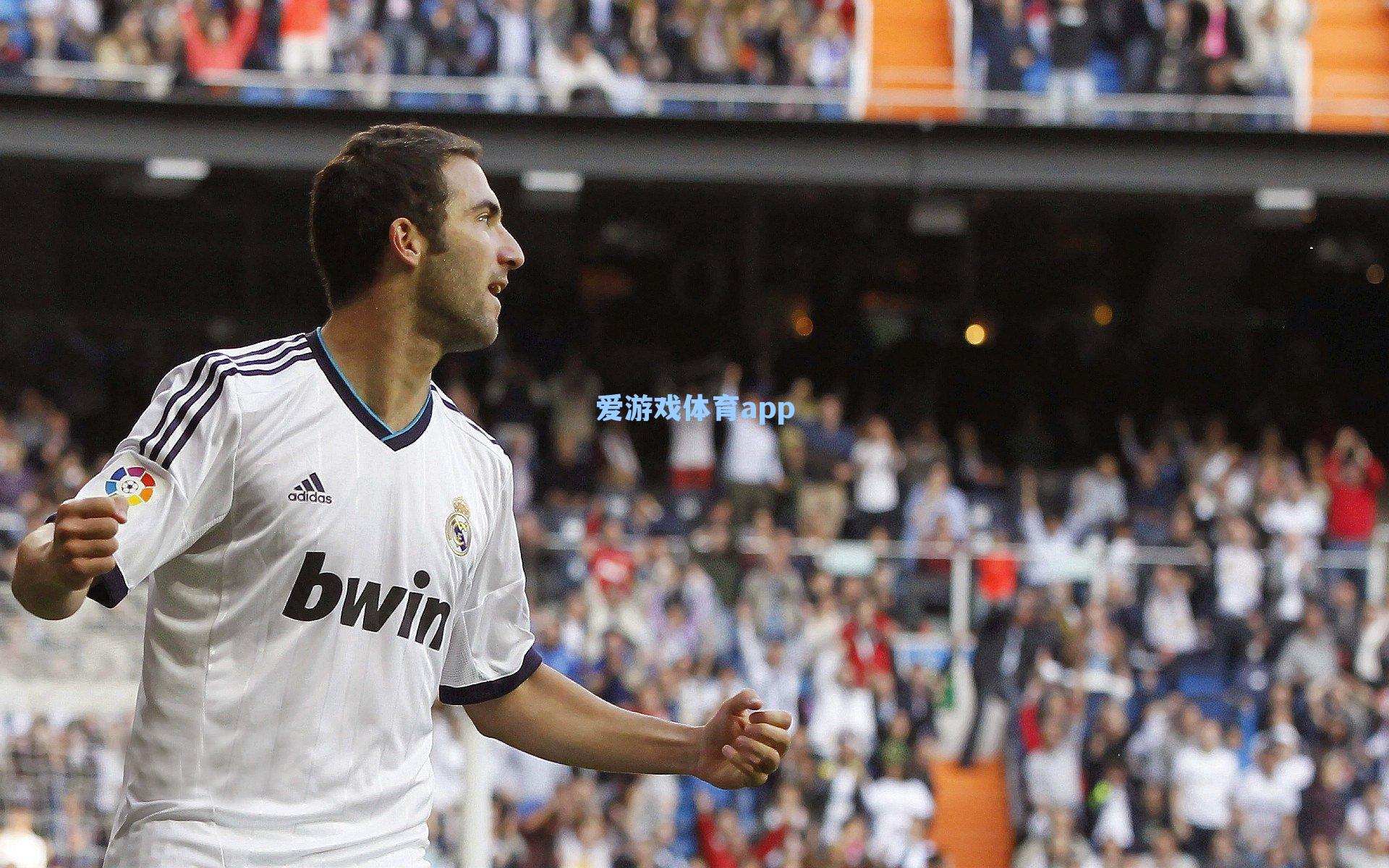 每体:C罗的豪车收藏已超40辆,其中一些车从来没开过