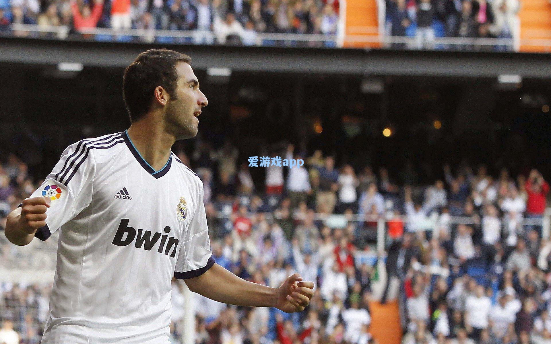 中超新星李昊引三大豪门竞逐，切尔西亦在关注名单，转会市场风云再起