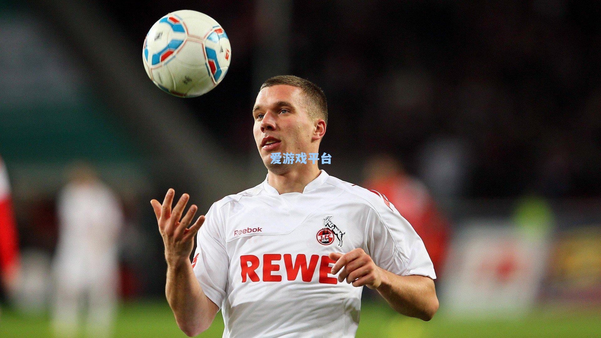 达伦·弗莱彻誓言凝聚红魔精神，曼联更衣室迎来隐形工程师